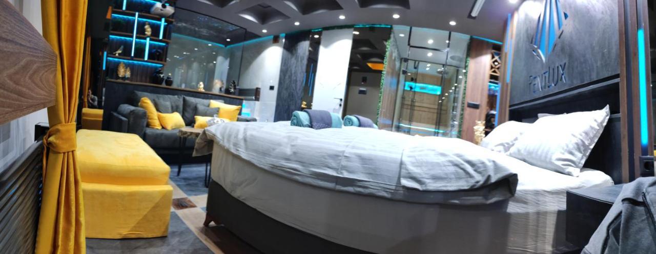 Smart Luxury Penthouse - Private Sauna, Hot-tub, Cinema At The Location In Appartement Skopje