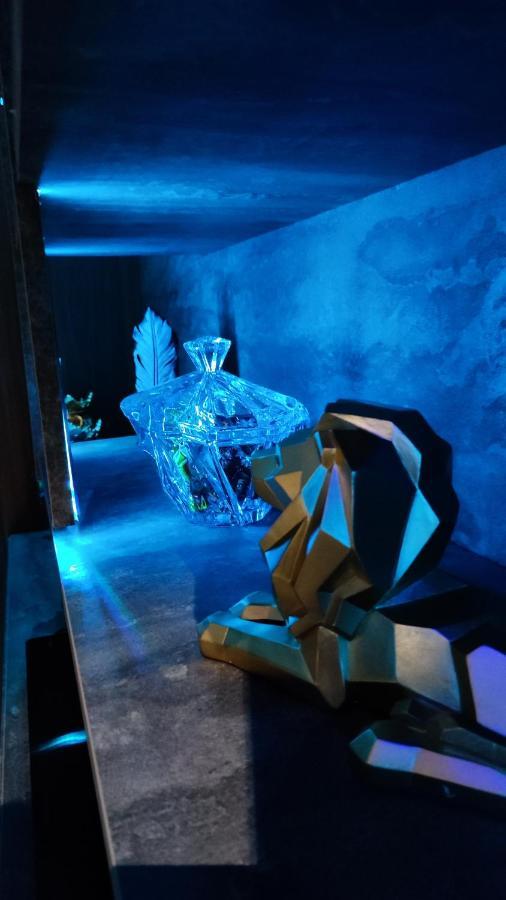 Smart Luxury Penthouse - Private Sauna, Hot-tub, Cinema At The Location In Appartement