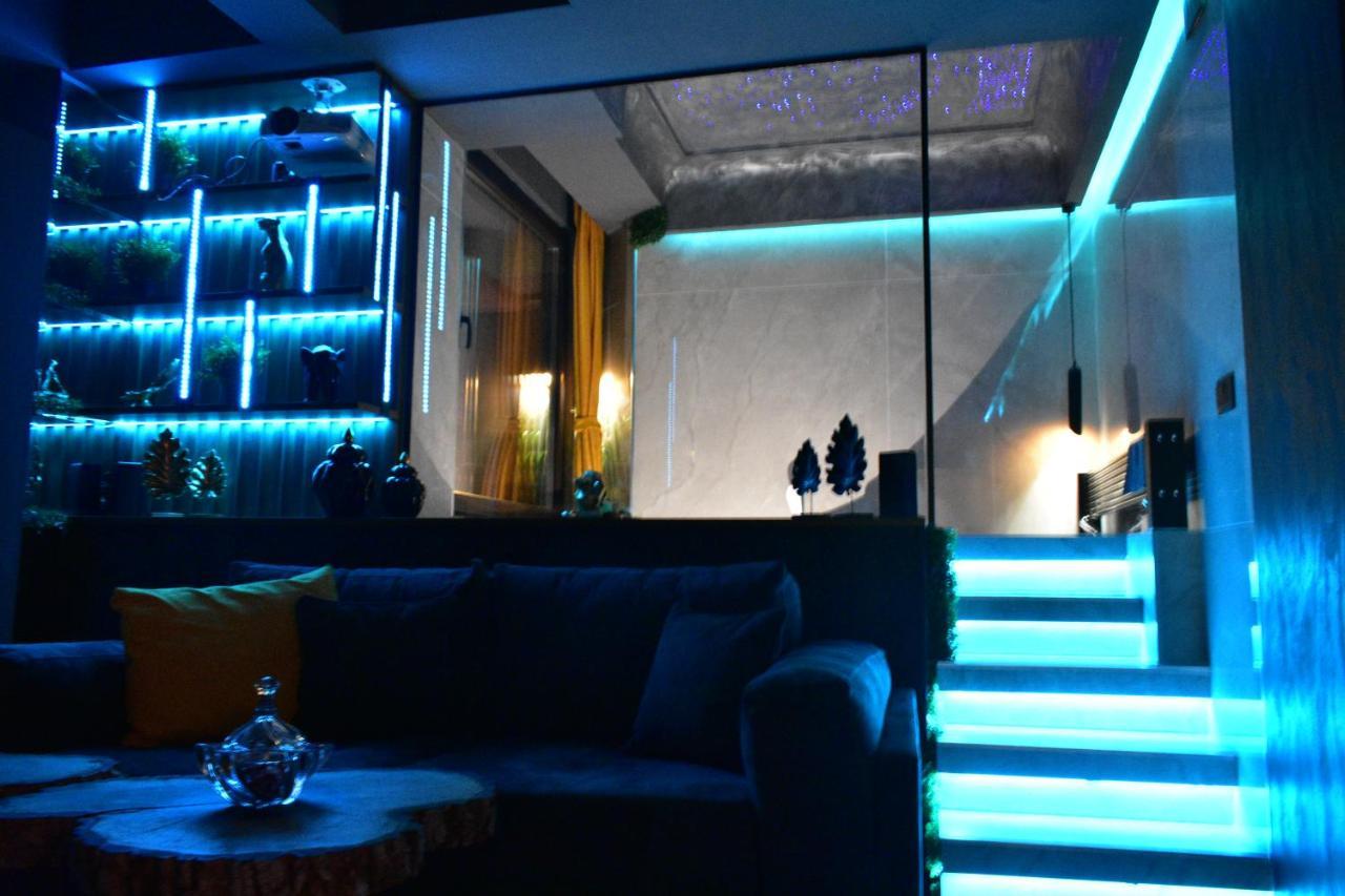 Smart Luxury Penthouse - Private Sauna, Hot-tub, Cinema At The Location In Appartement Skopje