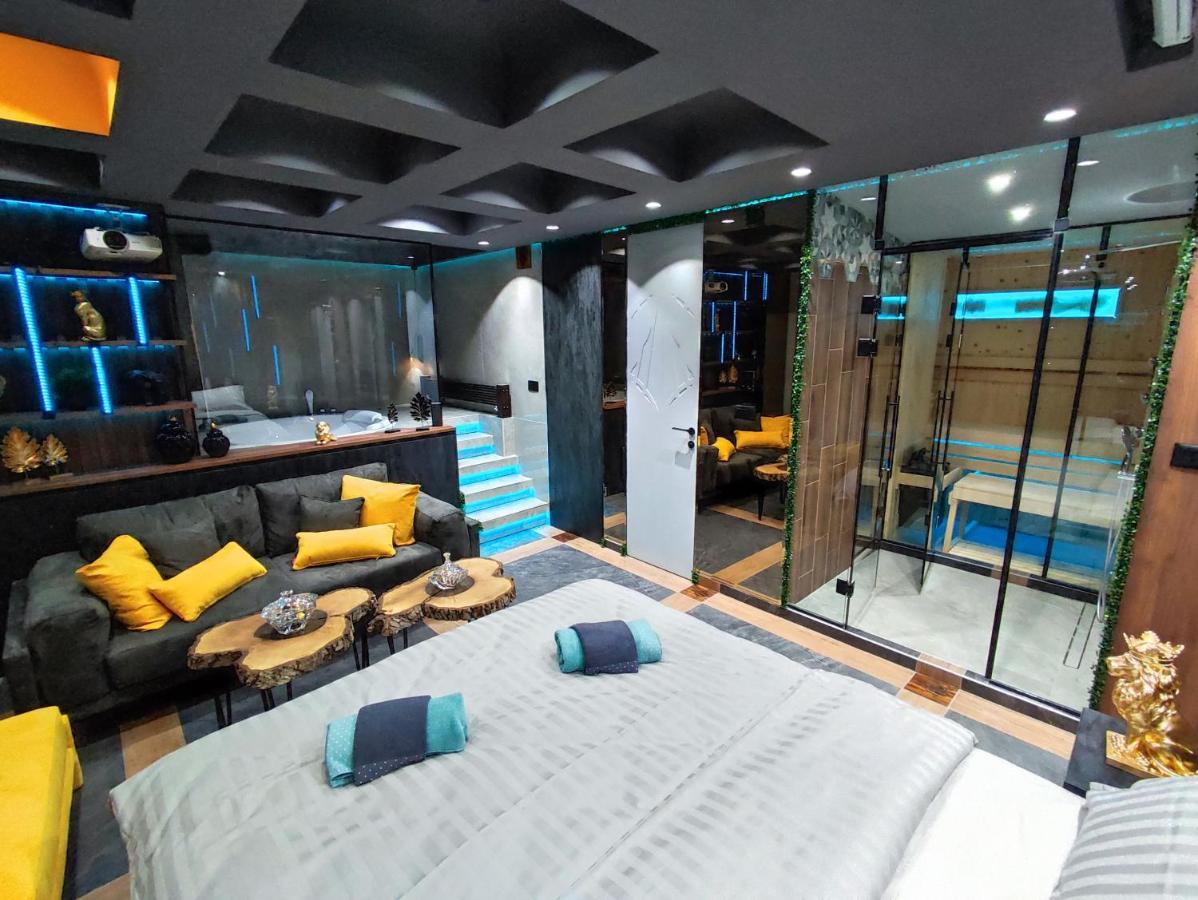 Smart Luxury Penthouse - Private Sauna, Hot-tub, Cinema At The Location In