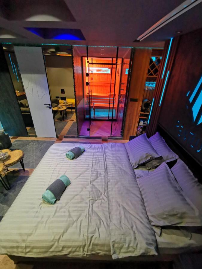Smart Luxury Penthouse - Private Sauna, Hot-tub, Cinema At The Location In *