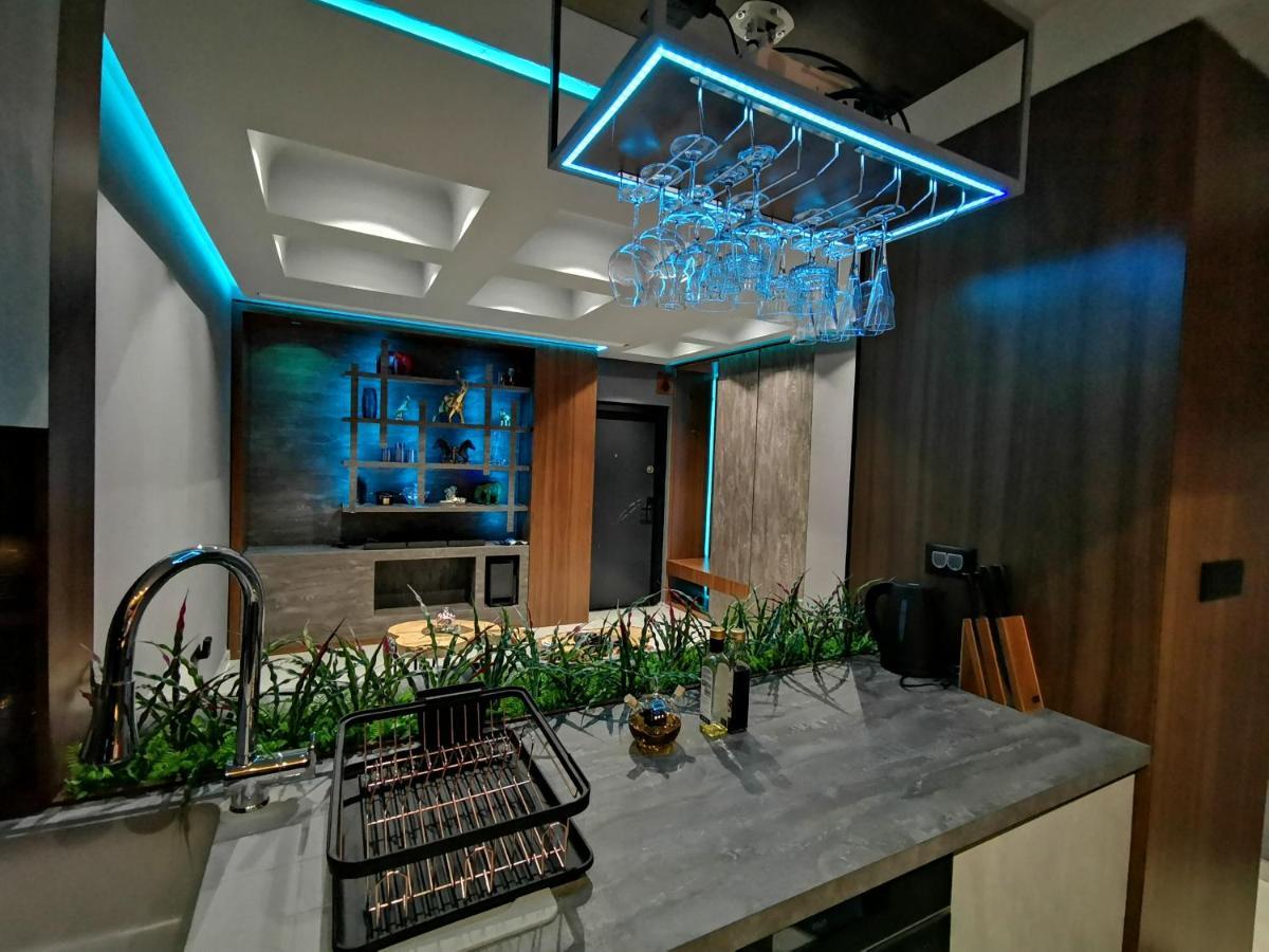 Smart Luxury Penthouse - Private Sauna, Hot-tub, Cinema At The Location In Appartement Skopje