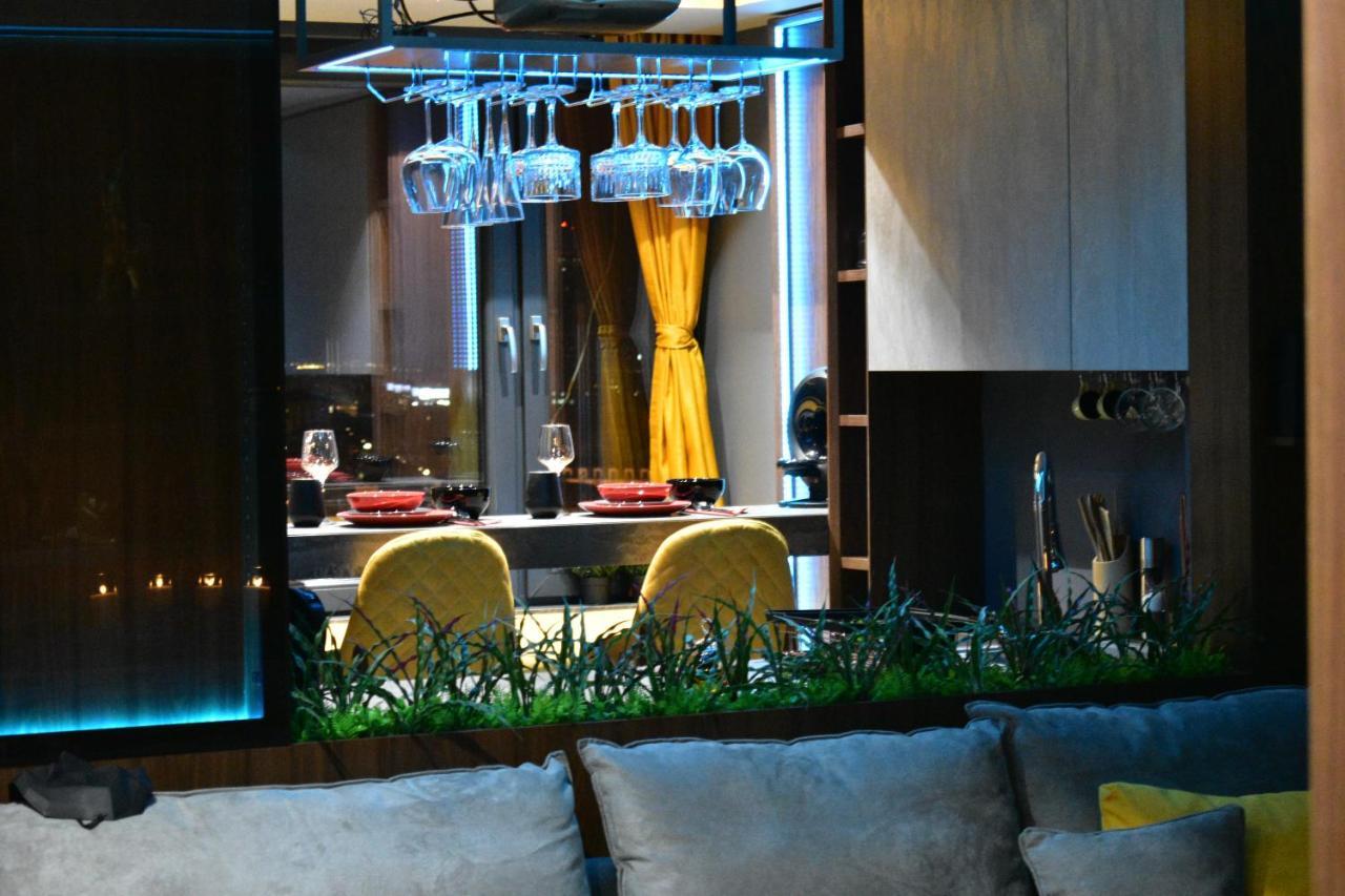 Smart Luxury Penthouse - Private Sauna, Hot-tub, Cinema At The Location In Skopje