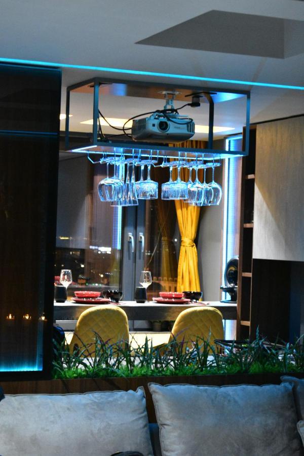 Smart Luxury Penthouse - Private Sauna, Hot-tub, Cinema At The Location In Skopje