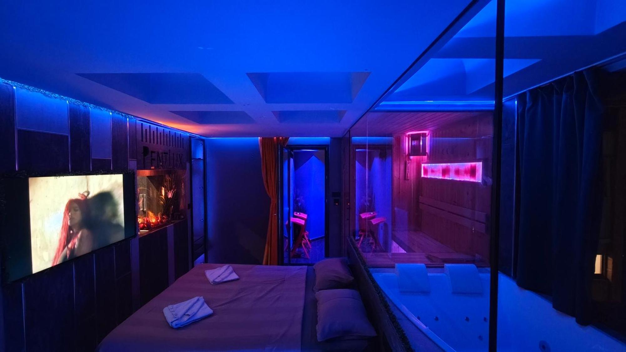 Smart Luxury Penthouse - Private Sauna, Hot-tub, Cinema At The Location In Skopje