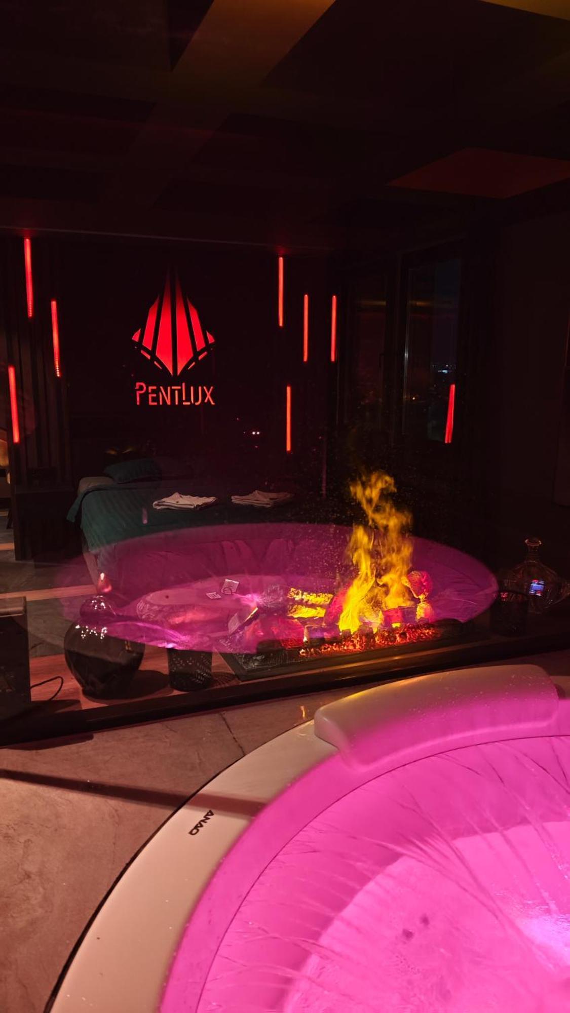 Smart Luxury Penthouse - Private Sauna, Hot-tub, Cinema At The Location In * Skopje
